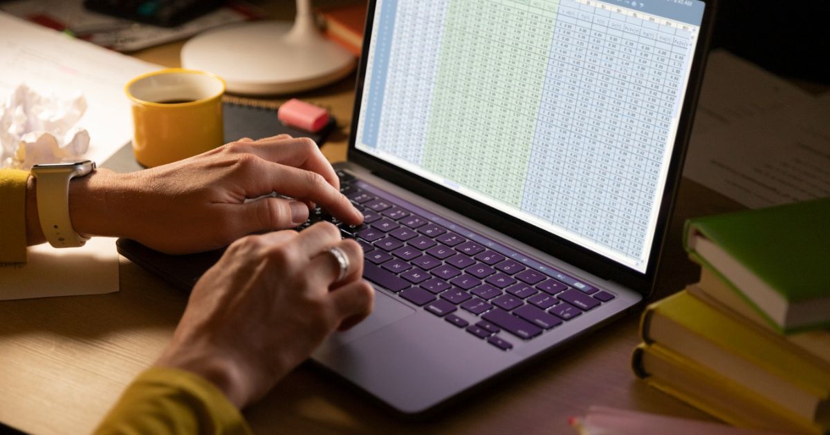 Calcular horas trabajadas en Excel